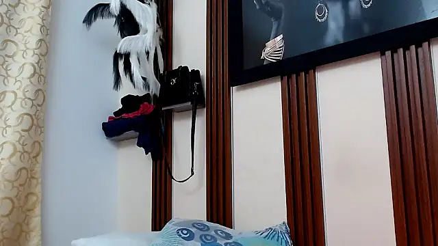 skinnykattylush19 online show from June 5, 9:04 am
