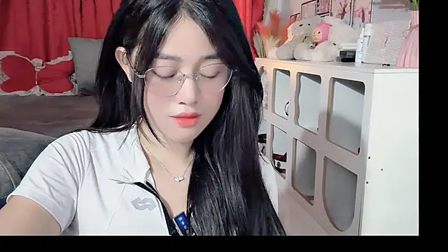 Bee-Cherry online show from May 27, 3:03 am