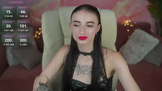 EmilyyMoon online show from July 28, 1:32 pm