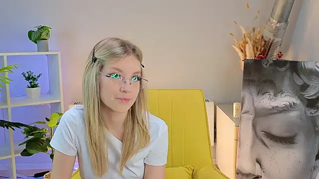 NovaOliphant online show from May 21, 1:42 pm