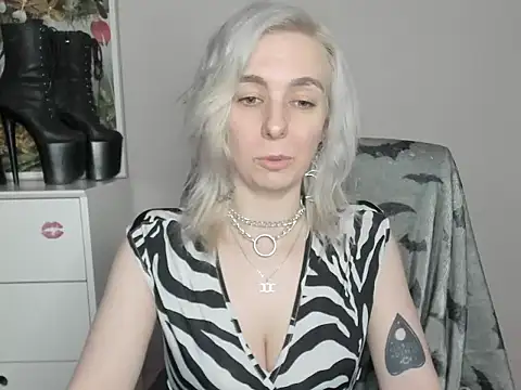velvetanne online show from June 18, 10:09 am