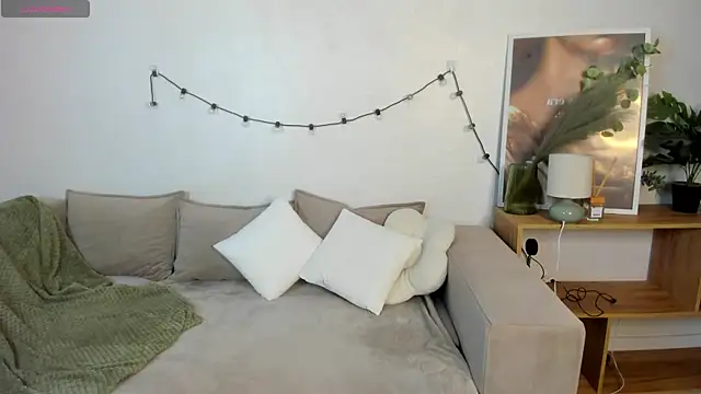 HoneyEmilly online show from May 22, 4:38 pm