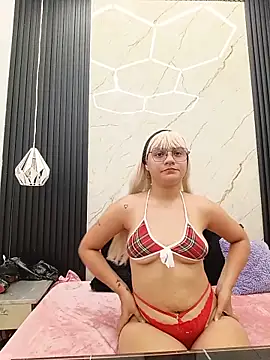 AuraRios online show from June 16, 7:37 pm