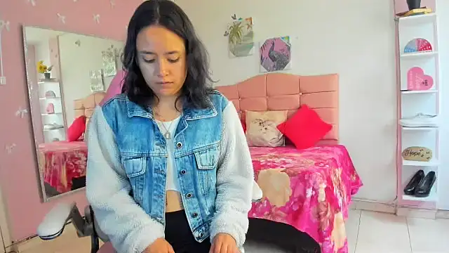 ivyyemerald  online show from July 2, 4:24 pm