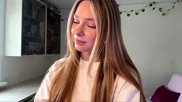 JulietFekete online show from May 28, 12:25 pm