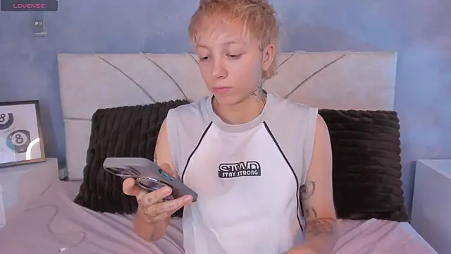 vane grey online show from July 11, 6:52 pm