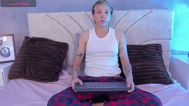 vane grey online show from June 6, 8:15 pm