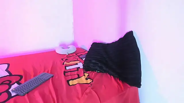 Teenssweet18 online show from June 28, 12:23 pm