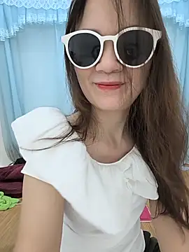 Lye lovely online show from June 21, 1:04 pm
