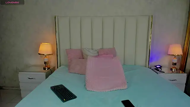 KaylaDavies online show from June 19, 8:34 pm