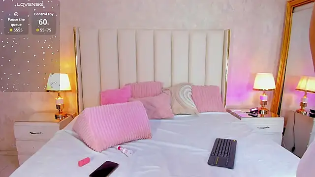 KaylaDavies online show from June 12, 8:06 pm