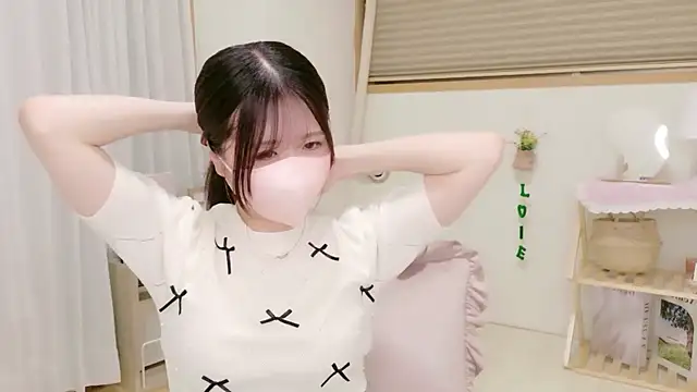 Yuinyaaa online show from June 4, 7:24 am