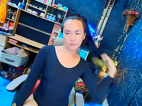 JillianWard17 online show from May 31, 8:43 pm