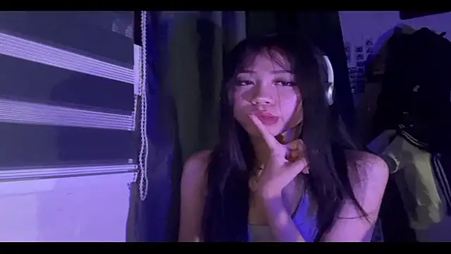 amberluiss online show from June 7, 4:03 pm