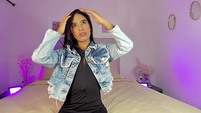 NicoleeJoness online show from July 22, 11:55 am