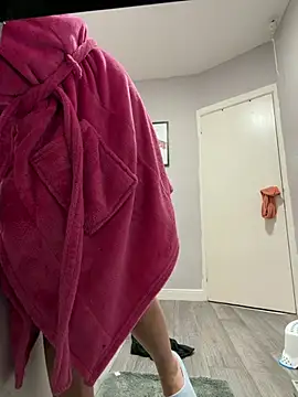 naughtygirl6989 online show from July 8, 9:17 pm
