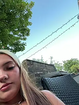 naughtygirl6989 online show from July 14, 8:13 pm