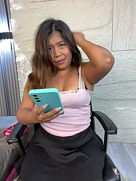 LyraMilano online show from July 22, 1:12 pm