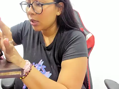 misssweetstits online show from May 30, 4:32 am