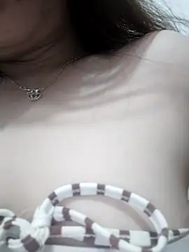 YoenLyy online show from July 29, 1:00 pm