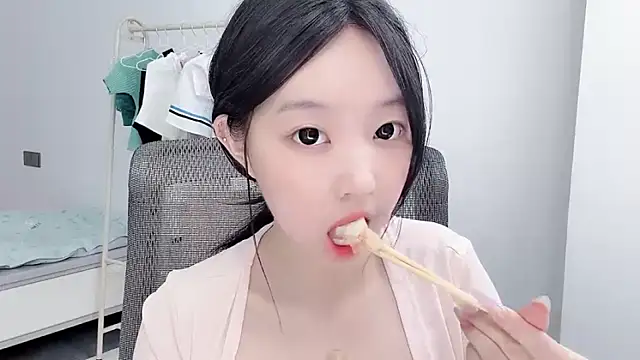 Yoyo33355 online show from July 19, 3:42 am