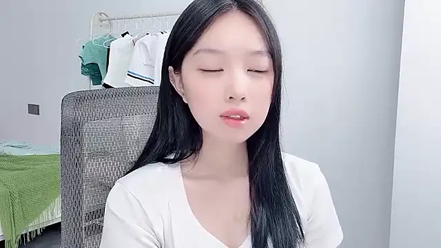 Yoyo33355 online show from July 20, 3:42 am