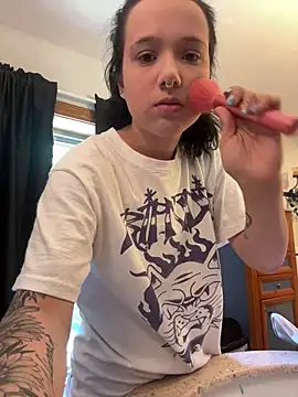 sweetielexxii online show from May 29, 8:18 pm