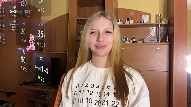 xXMelanieseXx online show from June 19, 4:32 pm