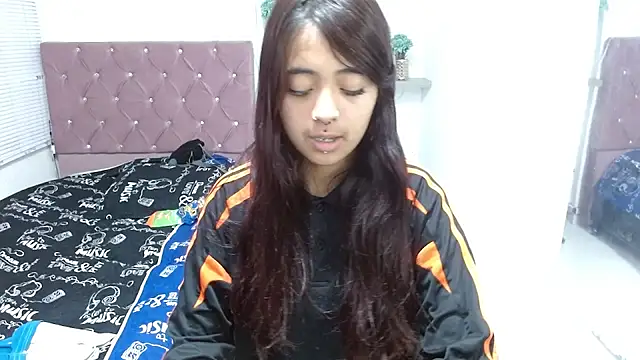 sofiacumgil online show from July 22, 2:40 pm