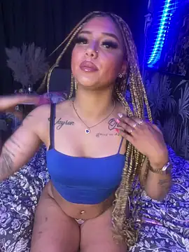 YoungXylena online show from May 27, 6:05 pm