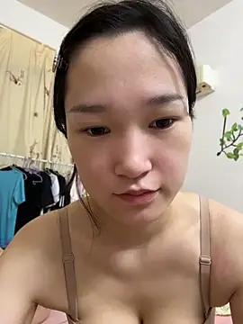yi01 online show from June 1, 5:58 pm
