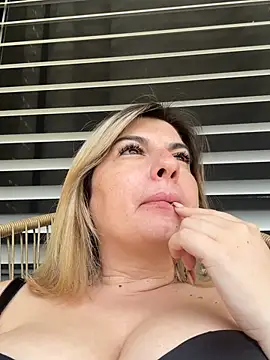 evaxxxcurvyxxx online show from June 19, 9:57 am