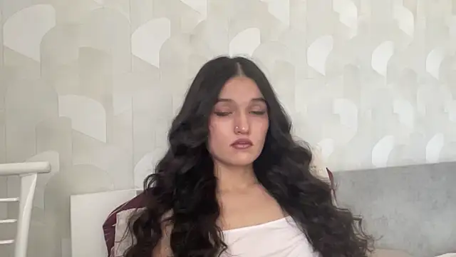 LisetteParajon online show from July 16, 10:42 am
