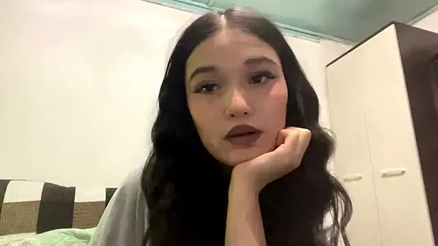 LisetteParajon online show from May 28, 4:16 pm