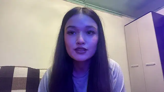 LisetteParajon online show from May 27, 4:15 pm