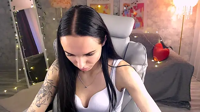 NicoleMerz online show from June 23, 3:21 pm