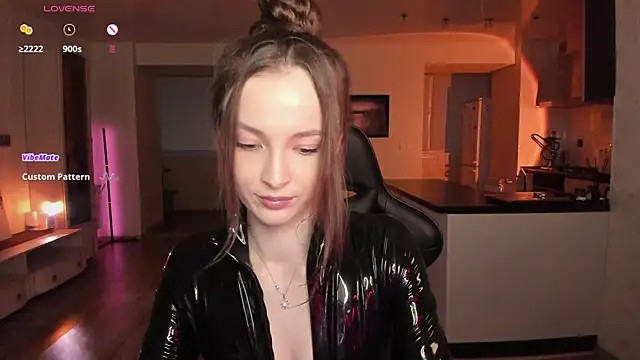 irisskiss online show from July 16, 7:07 pm