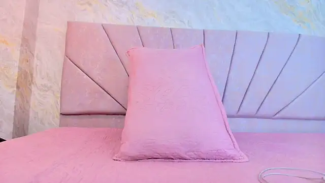 ariana florez  online show from July 22, 7:04 pm