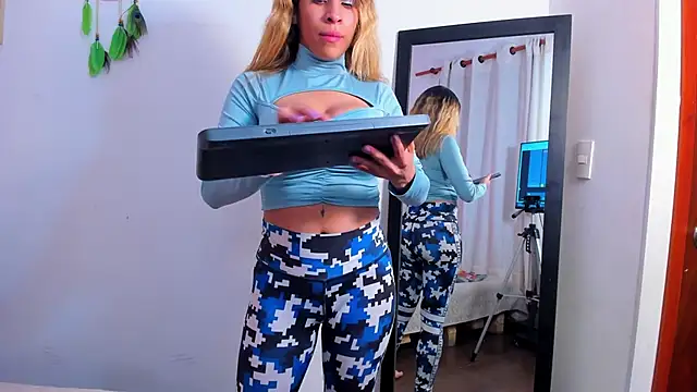 dayana precious online show from June 10, 8:18 pm