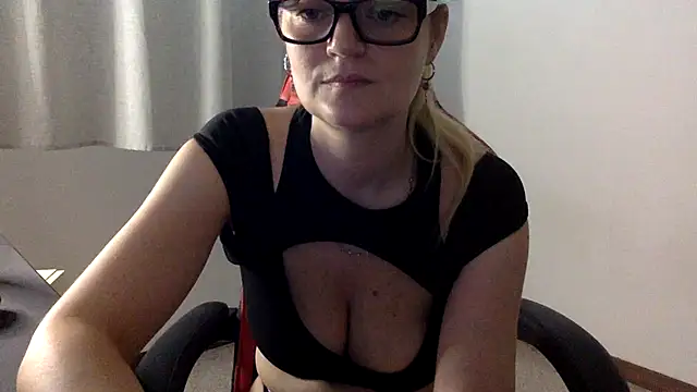 LolaSelvaggia online show from July 28, 3:21 pm