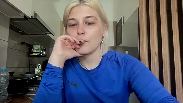 Ella Bloom online show from July 29, 6:02 am