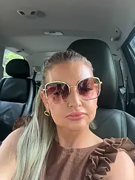 szexicicamica online show from June 18, 9:47 am