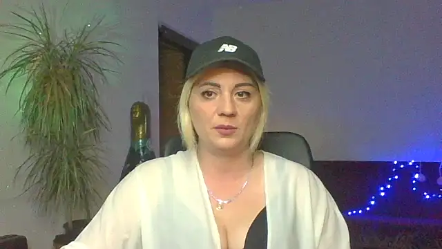 LunaaKiss online show from August 7, 7:43 pm