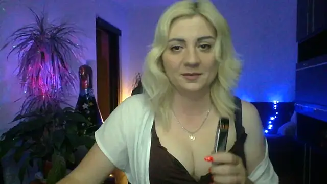 LunaaKiss online show from June 18, 7:41 pm