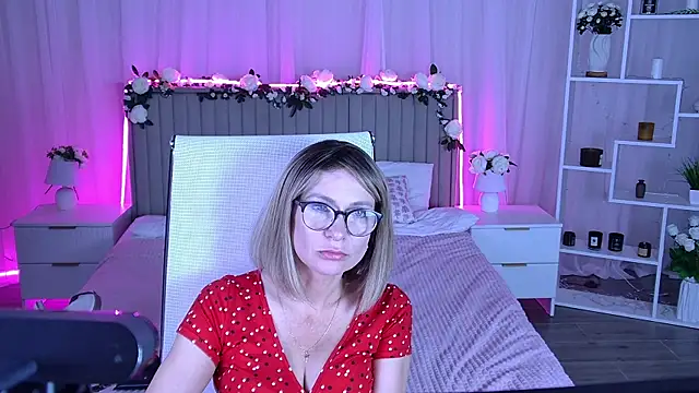 LioraVale online show from July 20, 12:51 pm