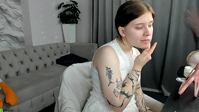 Kylie-Voss online show from June 6, 3:46 am