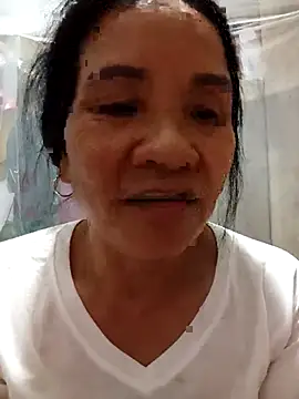 Yuen123y online show from May 30, 2:26 pm