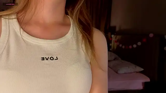 JenevaLitalien online show from June 8, 6:19 pm