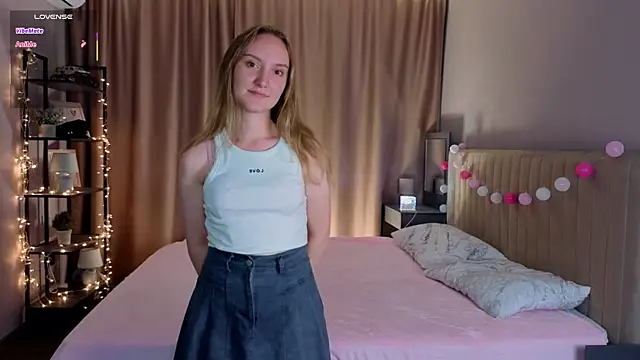JenevaLitalien online show from June 11, 6:16 pm