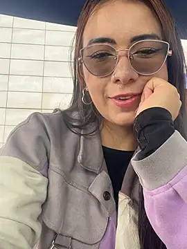 arilynn  online show from June 18, 3:50 pm